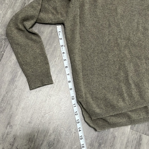 Minnie Rose Green 100% Cashmere Sweater with Sleeve Graphic Size XS - Picture 4 of 7